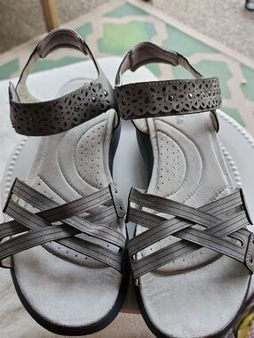 Jambu Women's Metallic Gray Strappy Sandals